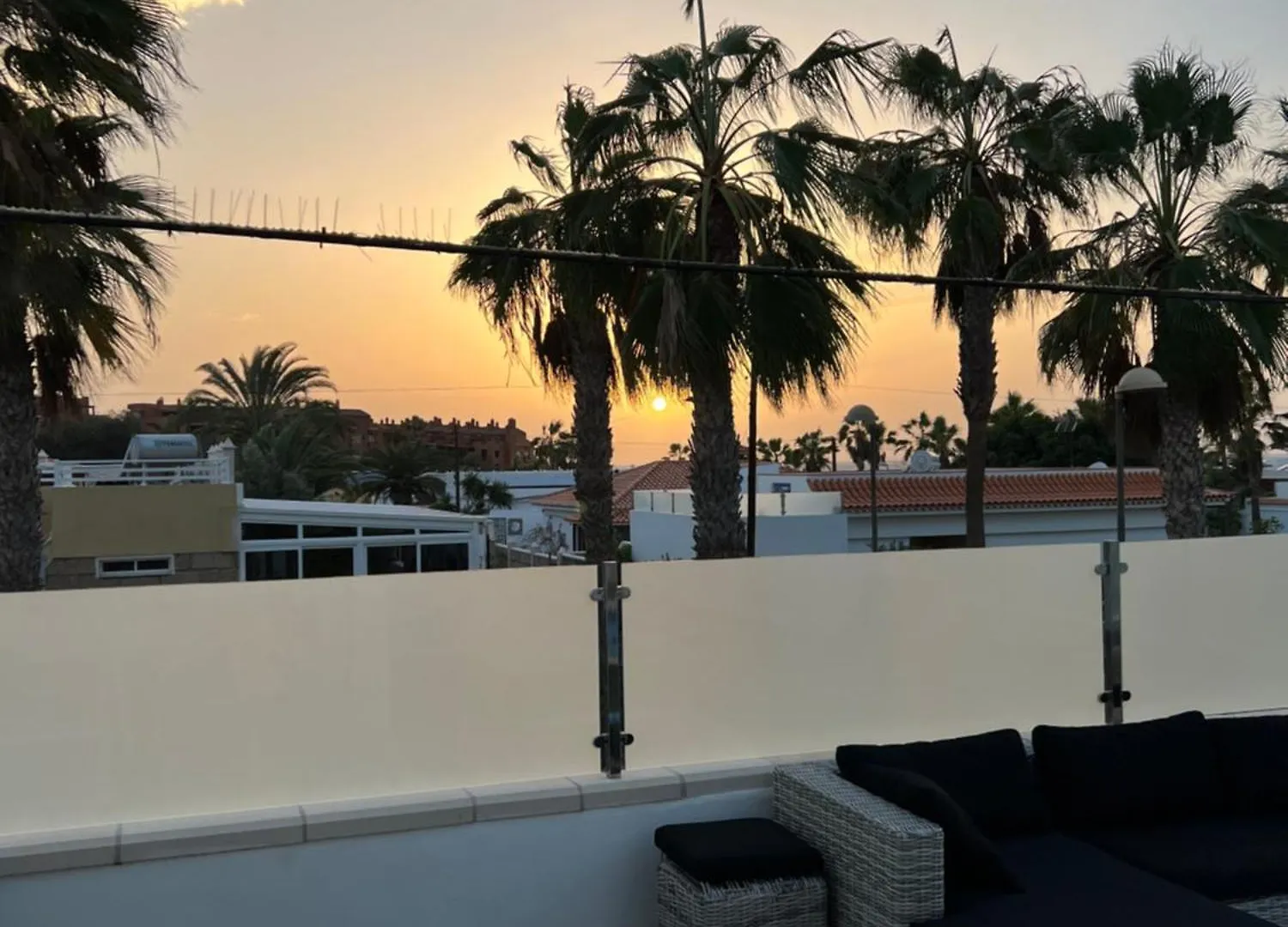 Luxurious 5* Villa - 300M2 - Private Heated Pool - Garage - Wifi 滨海帕尔姆