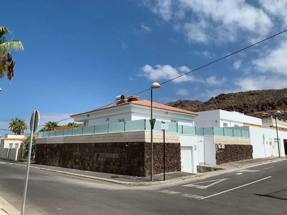 Luxurious 5* Villa - 300M2 - Private Heated Pool - Garage - Wifi 滨海帕尔姆