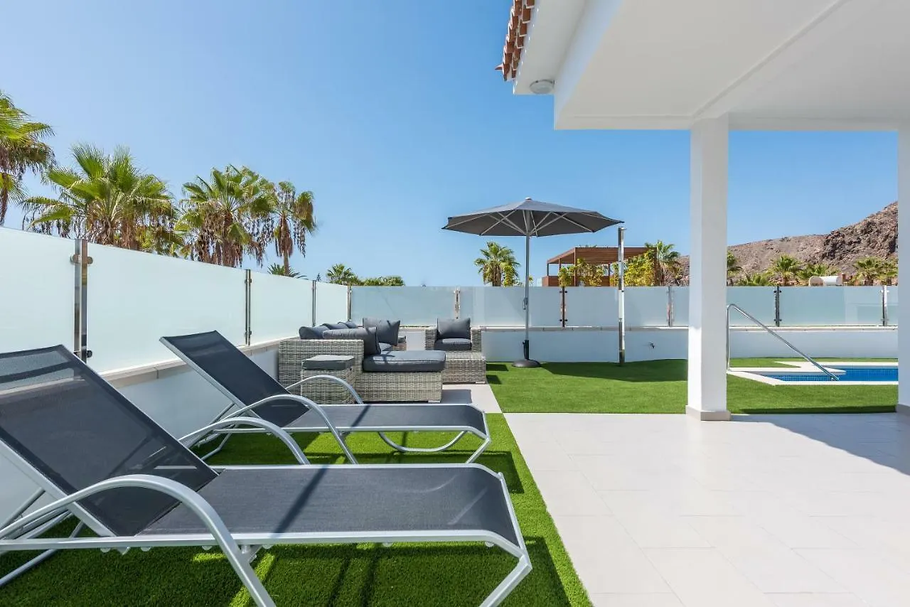 Luxurious 5* Villa - 300M2 - Private Heated Pool - Garage - Wifi 滨海帕尔姆