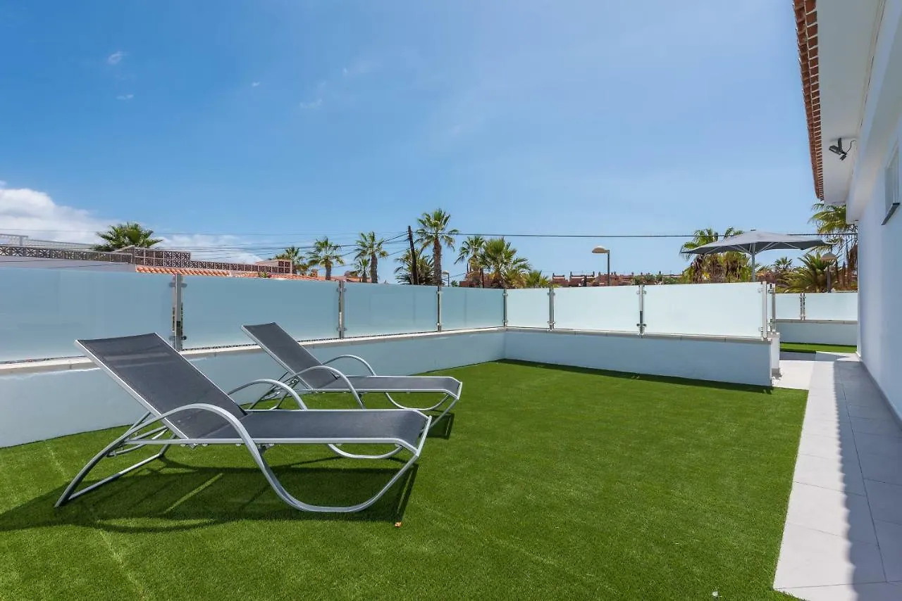Luxurious 5* Villa - 300M2 - Private Heated Pool - Garage - Wifi 滨海帕尔姆